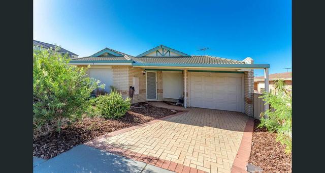 4/13 Mallard Way, WA 6107