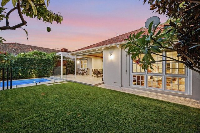 19 Reynolds Road, WA 6153