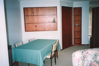 Dining (2004-01-04)