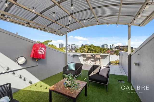 10/654-664 Kingsford Smith Drive, QLD 4007