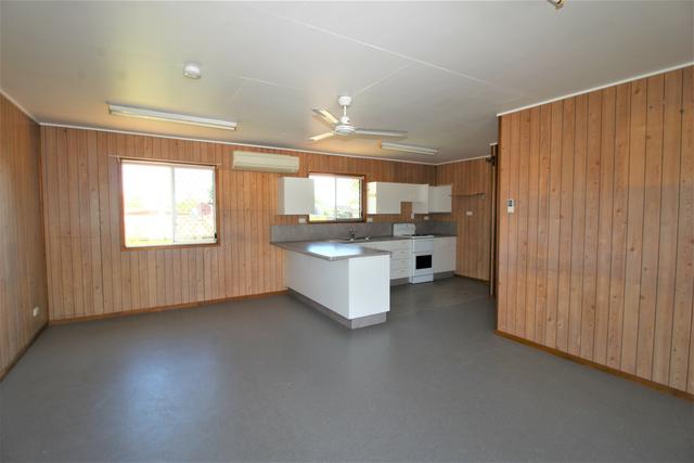 1/10 Campbell Street, QLD 4825