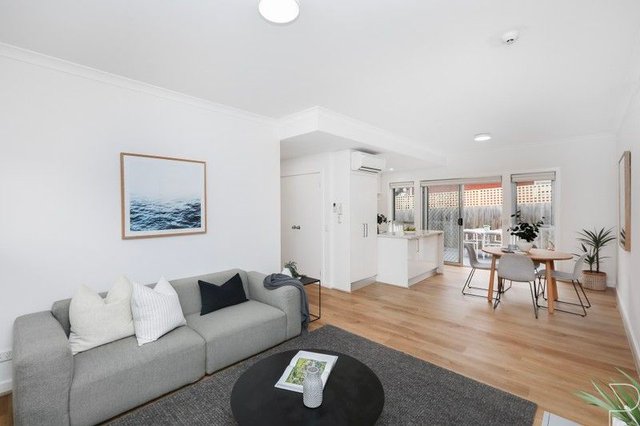 2/32 Dundas  Street, VIC 3071