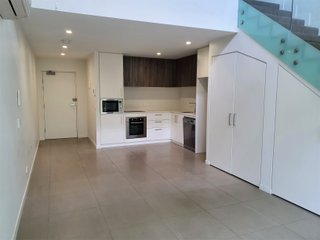 Lounge to Kitchen