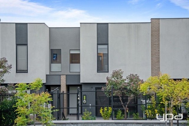 8 Cerulean Walk, VIC 3064