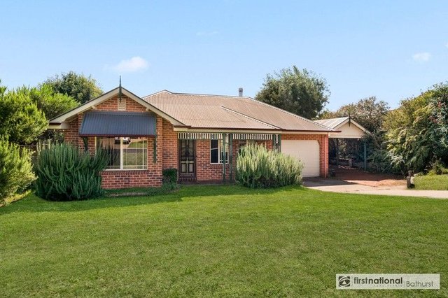 16 Wentworth Drive, NSW 2795