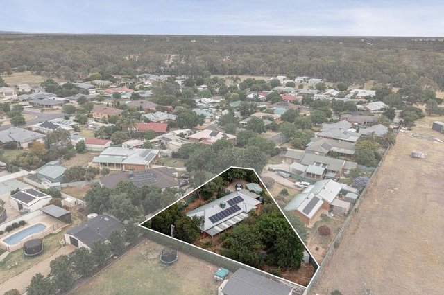 12 Chandler Court, VIC 3687