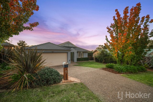 11 Magnolia Close, NSW 2619