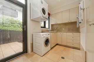 Laundry/service room (2014-10-15)
