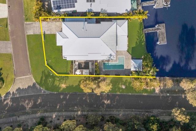 2 North Point Crescent, QLD 4551