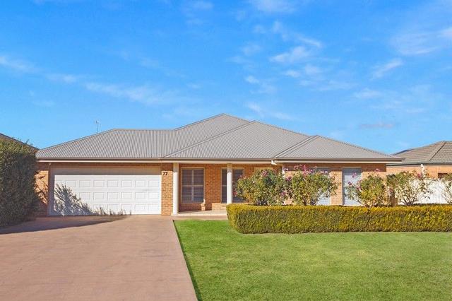 77 Clifton Boulevard, NSW 2680