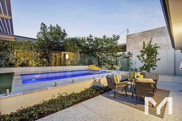 12 Howlett Street, WA 6006