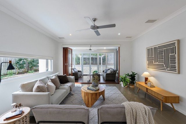 8 Drovers Close, QLD 4055