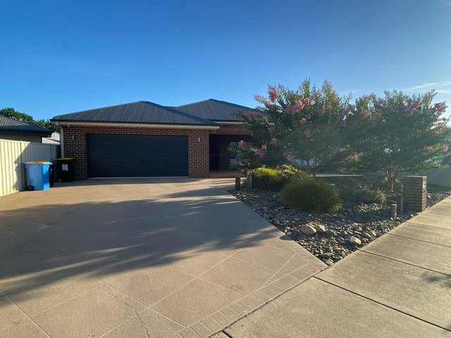 18 Coorong Court, VIC 3631