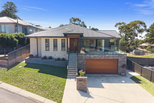 16 Alkoomi Place, NSW 2630