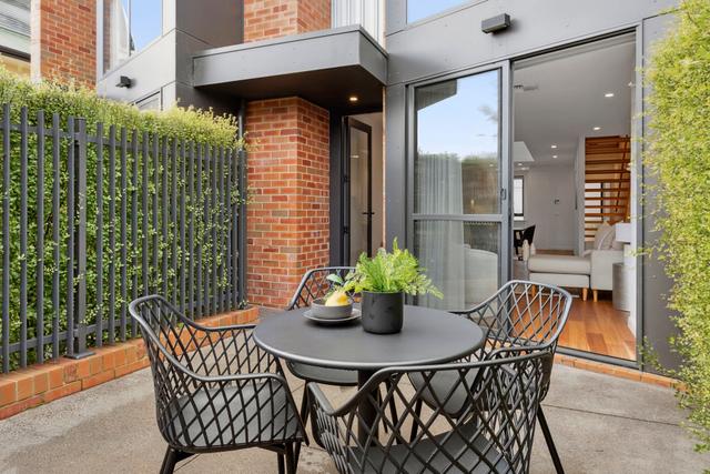 2/10 MacLeay Street, ACT 2612
