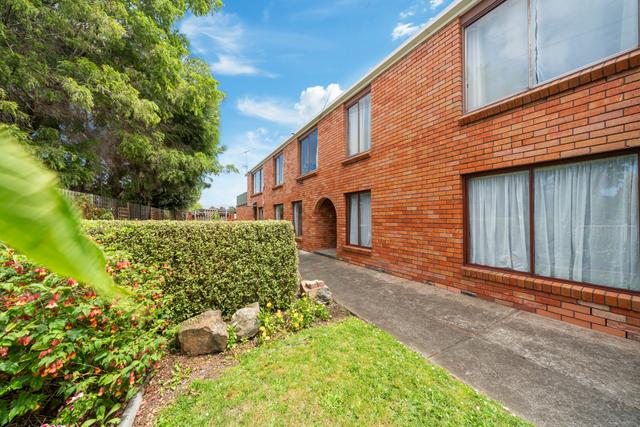 2/20 Beach Street, TAS 7018