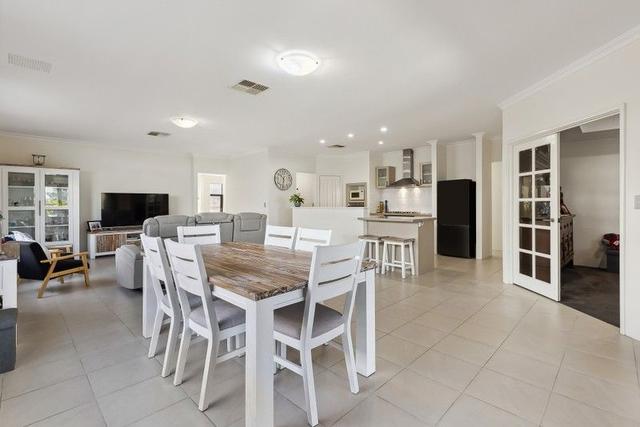 4/4 Maywood Way, WA 6210