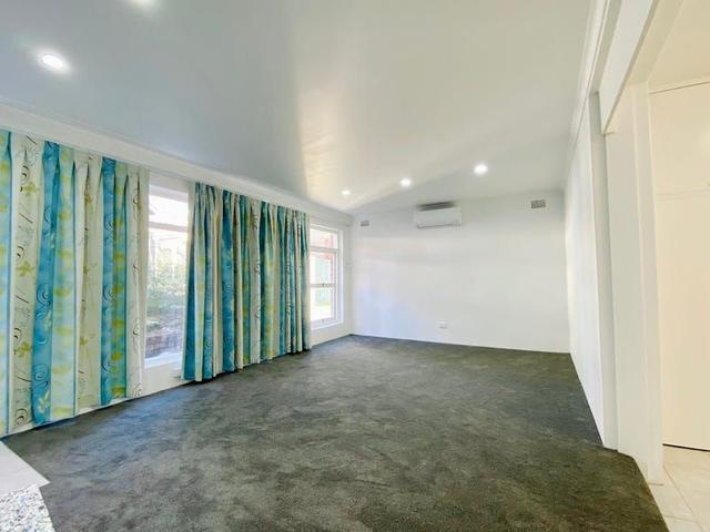 2/1 Lansdowne Parade, NSW 2223