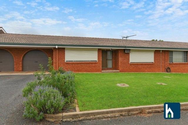 2/5 Hinton Drive, NSW 2380