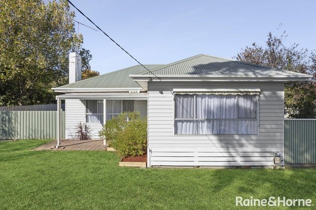 10 Warren Street, VIC 3444
