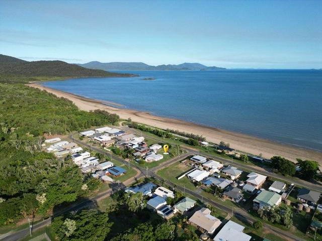 17 Penhallurick Esplanade, QLD 4800