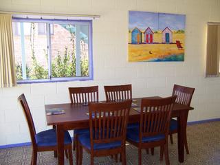 Dining d/stairs (2006-03-07)