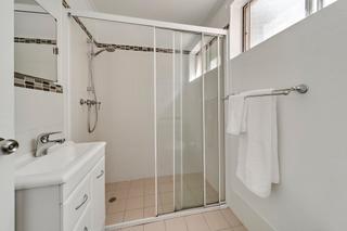 Bathroom in flat (2019-10-16)