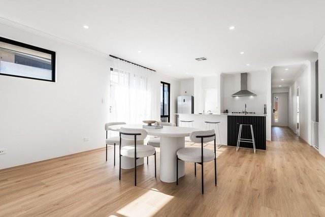 31 Eremophila Street, WA 6065