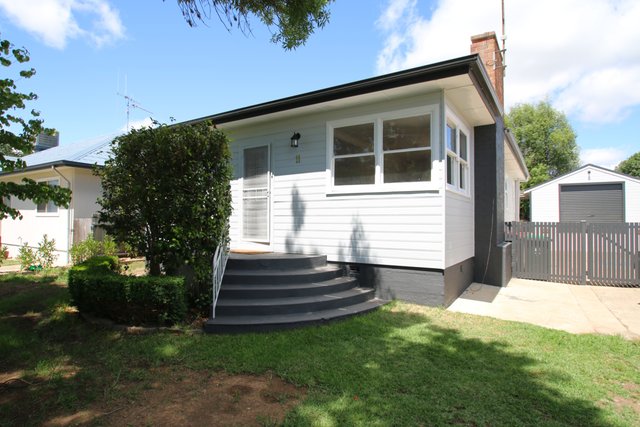 11 Burrendong Way, NSW 2800