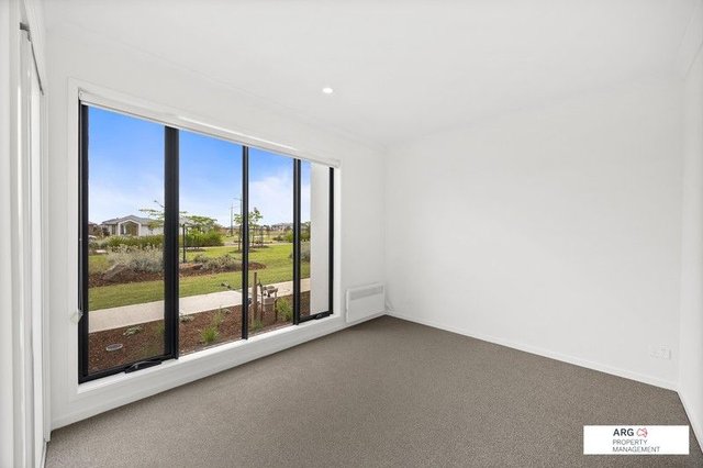 8 Flank Walk, VIC 3336