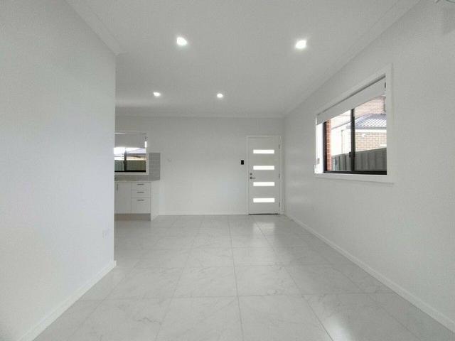 Granny Flat/44 Sadleir Ave, NSW 2168