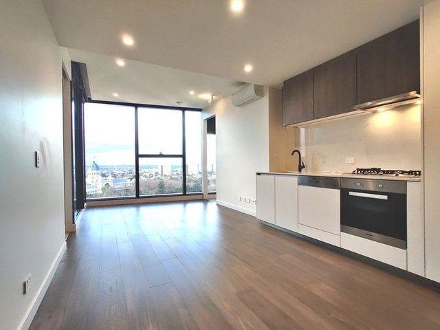 2008/23 Mackenzie Street, VIC 3000