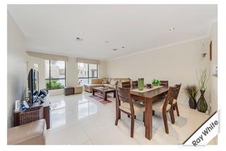 Dining area to lounge room