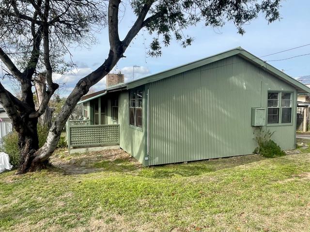 8 Baroona Avenue, NSW 2630
