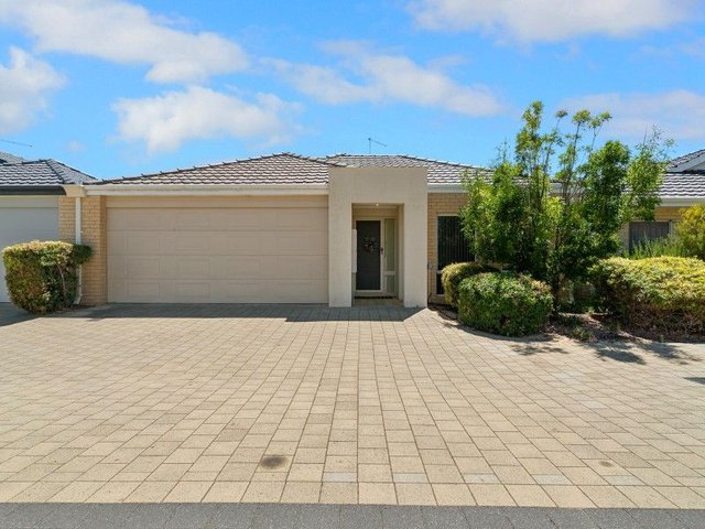 4/7 Leslie Street, WA 6107