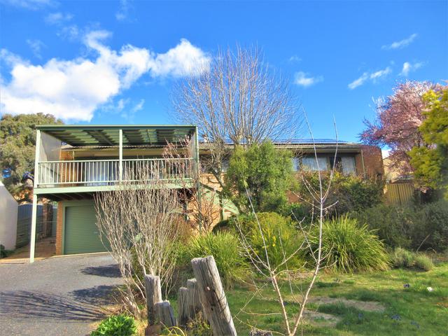18 Warra Street, NSW 2630