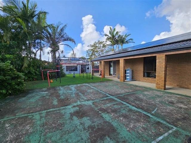 8 Cocos Crescent, QLD 4218