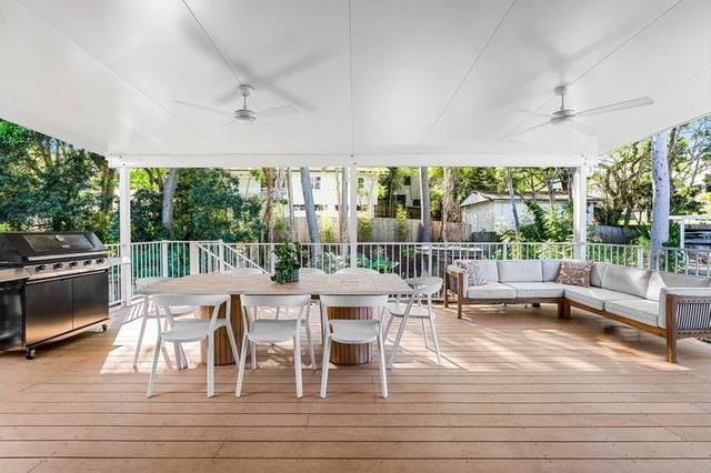 2A Nealdon Street, QLD 4121