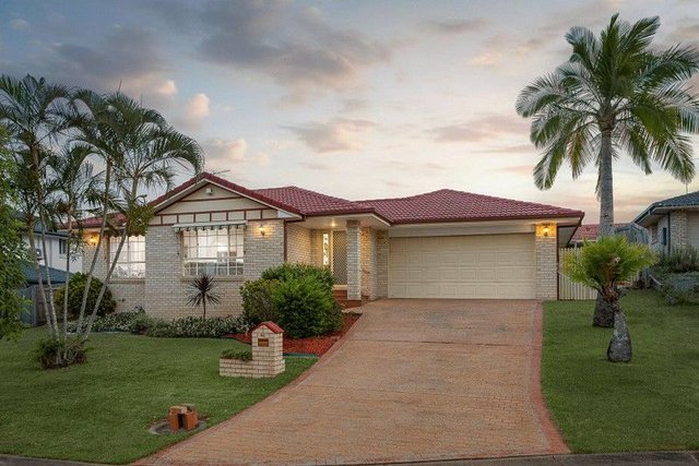 61 Hummingbird Crescent, QLD 4122