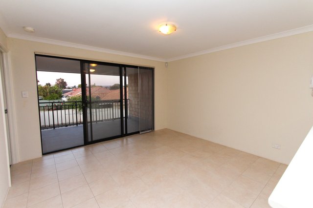 4/15 Station St, WA 6107