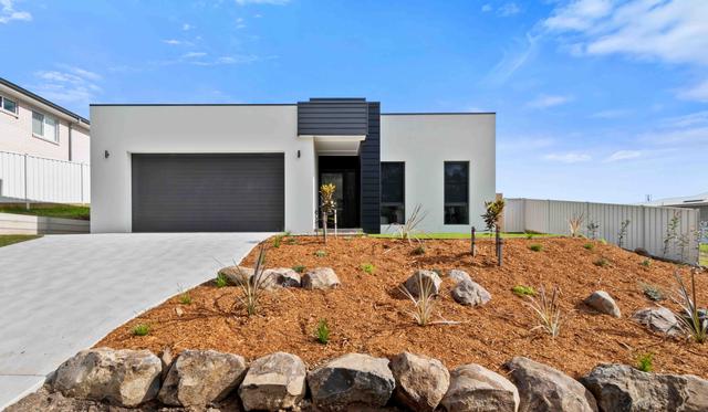 8 Sebbens Crescent, NSW 2536