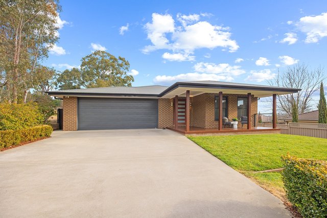 4 Discovery Drive, NSW 2582