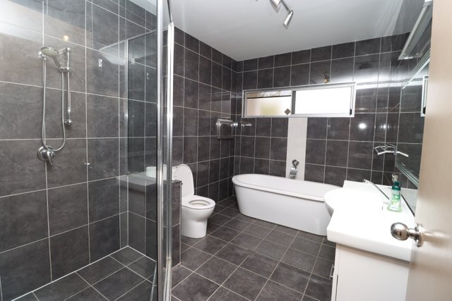 12 Robin Road, QLD 4825