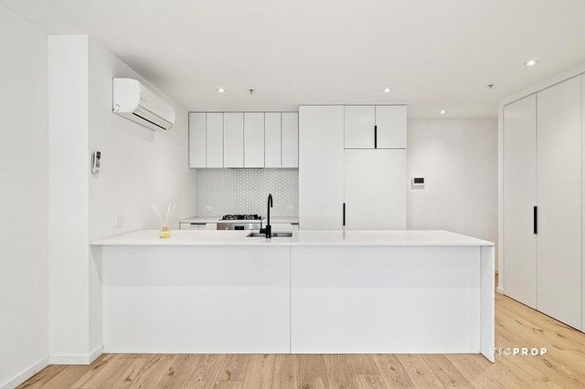 607/8 Hallenstein Street, VIC 3011