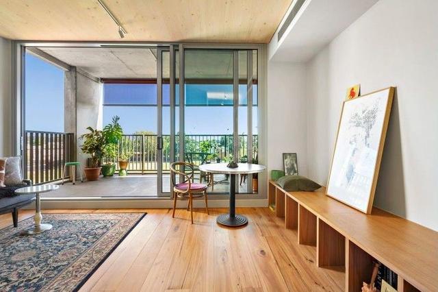 202/77 Nicholson Street, VIC 3057