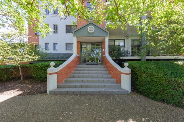 4 /2 Tauss Place, ACT 2617