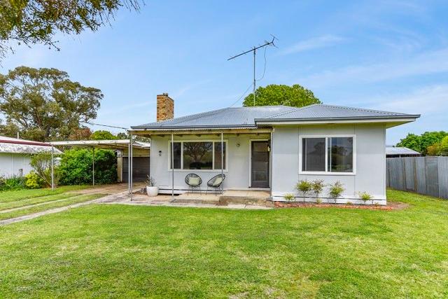 9 Lake Street, VIC 3318