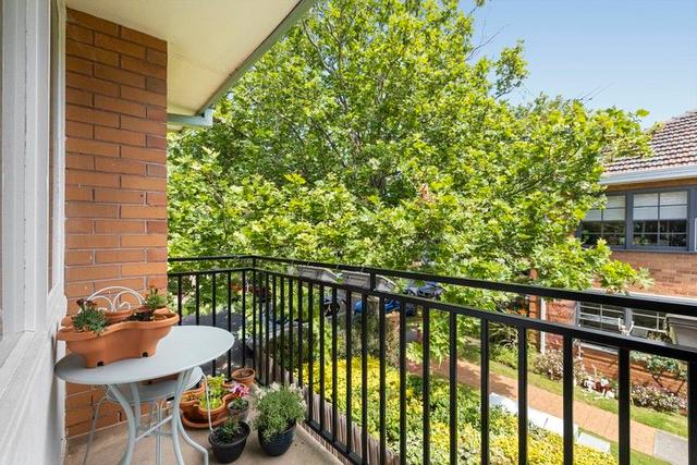 2/20 Pine Avenue, VIC 3184