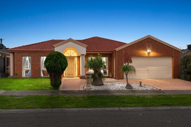8 Black Falcon Street, VIC 3752