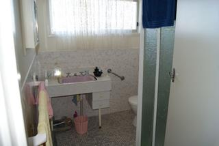 Bathroom (2010-08-05)